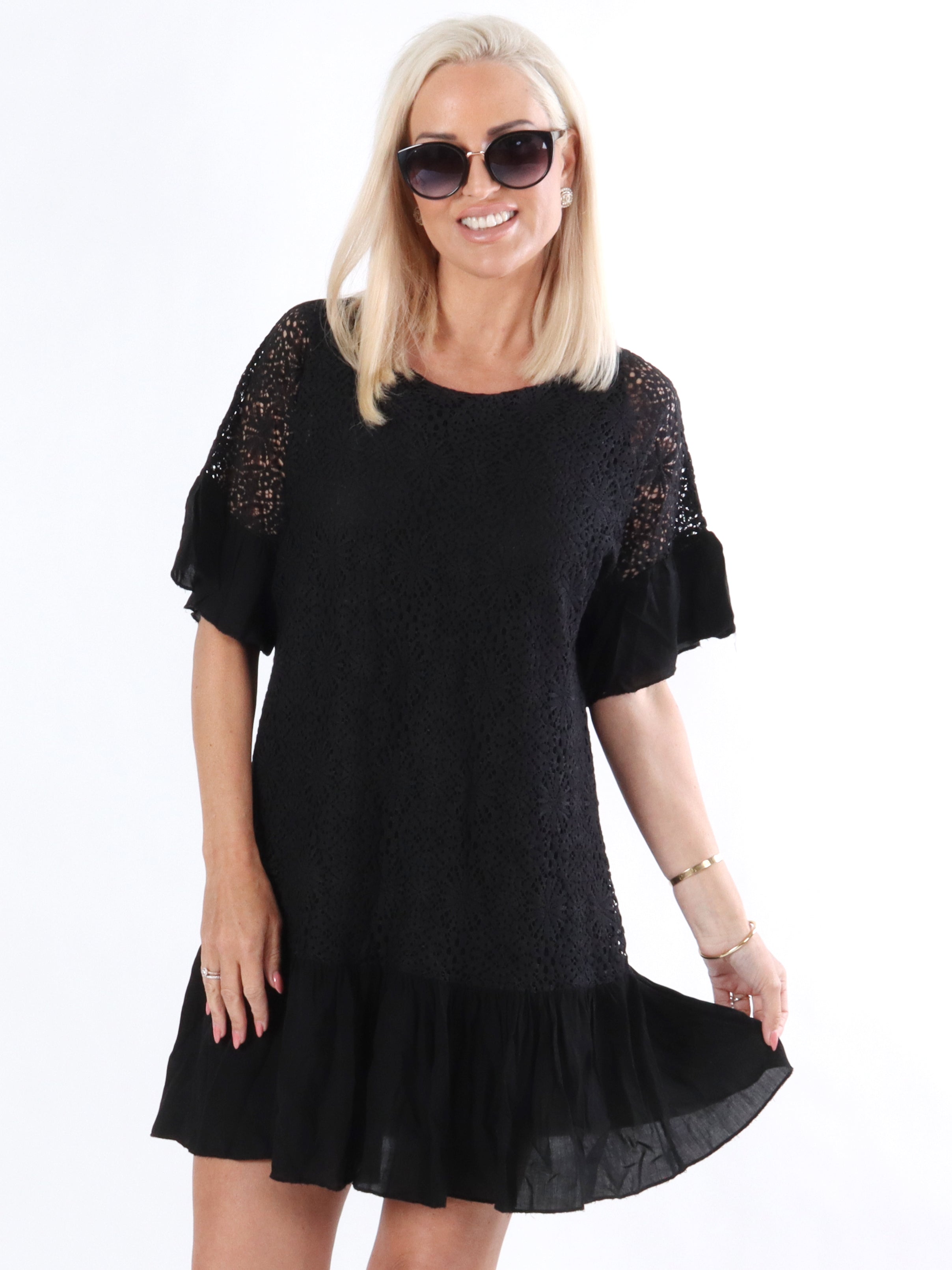 Lilly - Blonde kjole med søde flæsedetaljer